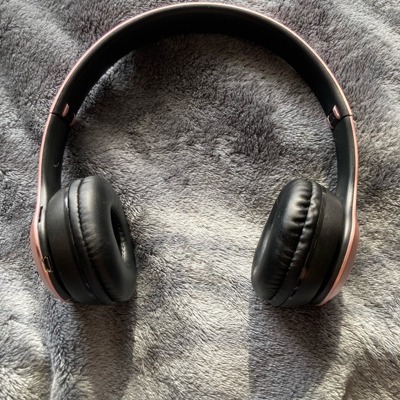 Juicy Couture Over-Ear Pink and Black Headphones - Picture 1 of 3